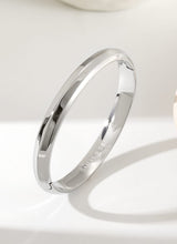 Load image into Gallery viewer, Pinch Bracelet