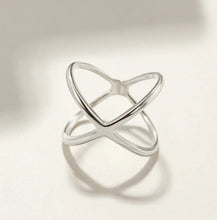 Load image into Gallery viewer, Crisscross Ring