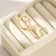 Load image into Gallery viewer, Heart Earrings