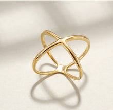 Load image into Gallery viewer, Crisscross Ring