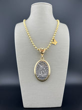Load image into Gallery viewer, San Miguel Arkangel Medallion in Metalic Beads Chain