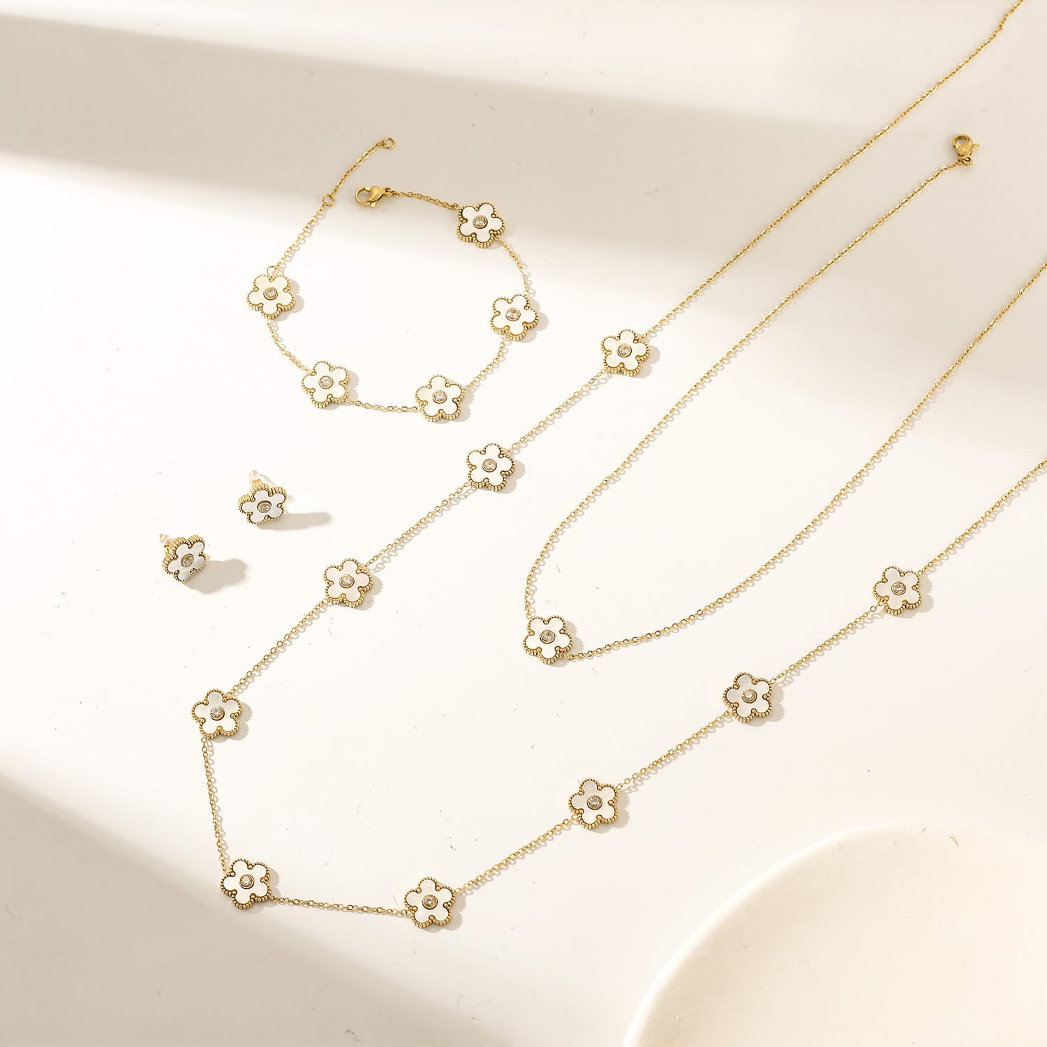 Daisy Flower Collection Nacre White